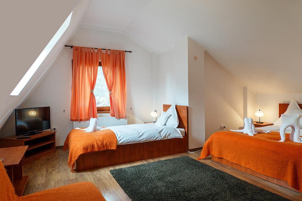 The Guesthouse Бран Номер фото